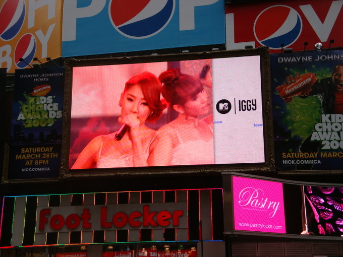 원더걸스 뉴욕 times square 직찍 +외국 팬 2명에 NOBODY